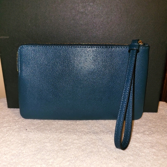 Coach Large zip wristlet - Picture 2 of 3